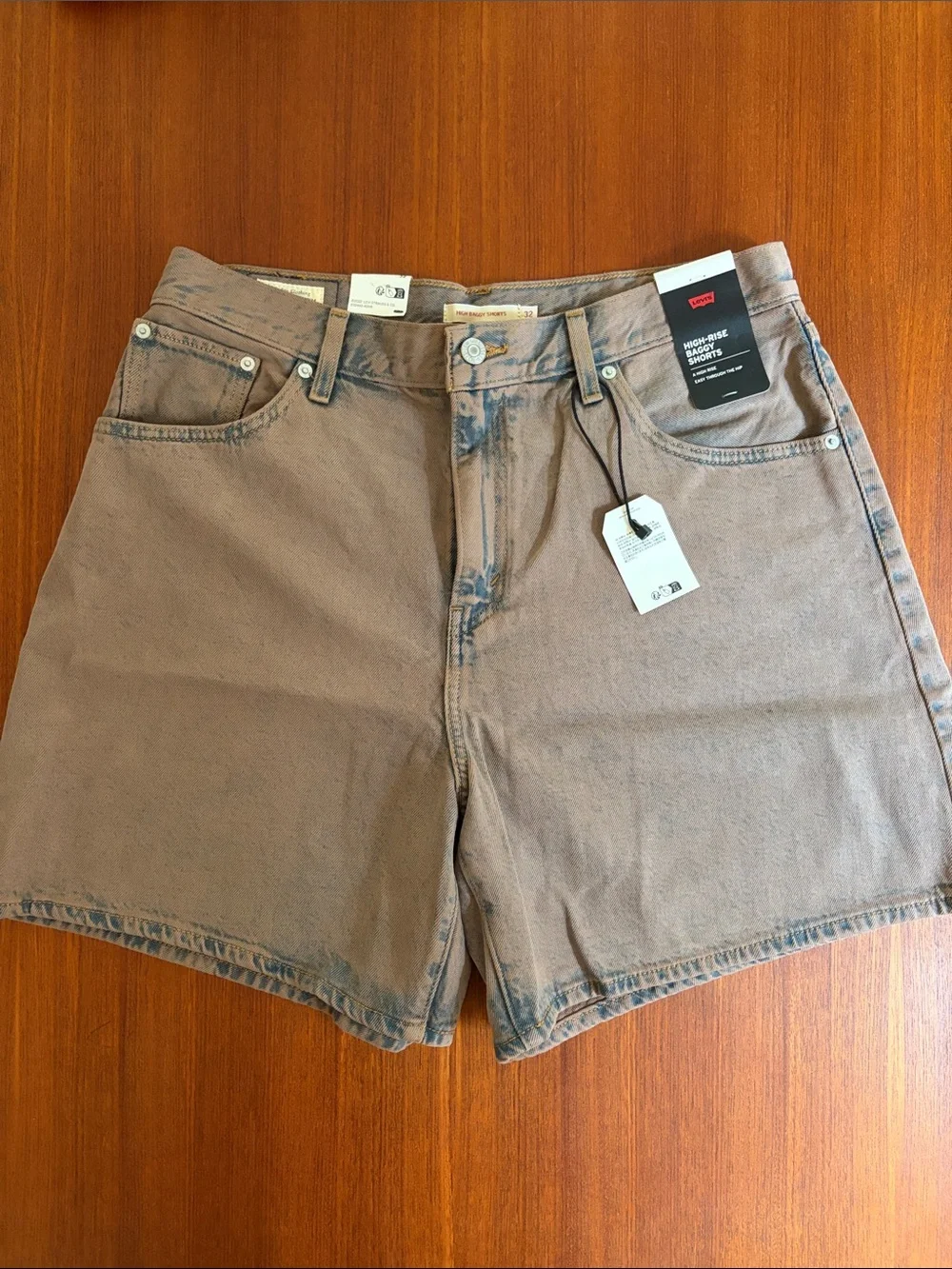 NWT Levi's Women's Brown Washed Denim High Baggy Shorts
